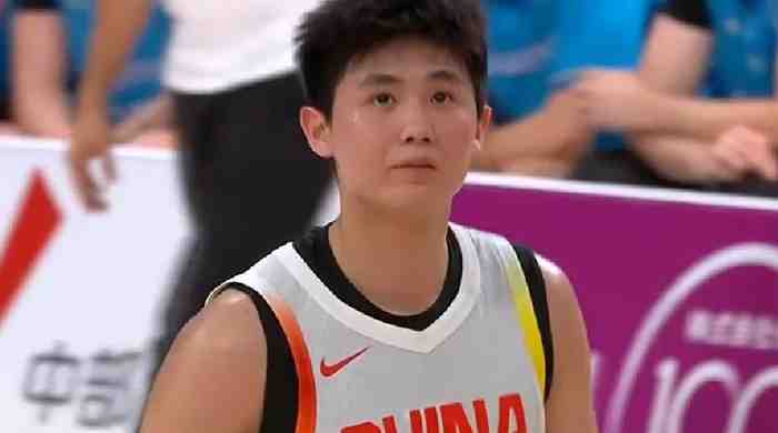 19岁首秀正负值加27!正赛炸场!中国男篮又等到一个真正敢打的年轻人