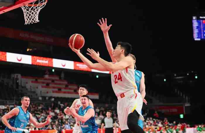 五人首次同场首发,中国男篮开局4平并非偶然?