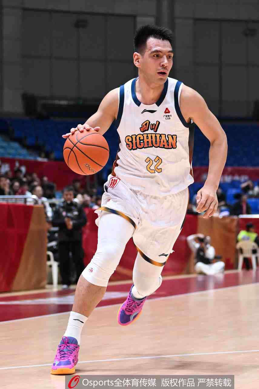 杨文学:新赛季定位要做好防守&抢好篮板 感谢支持我的每个球迷