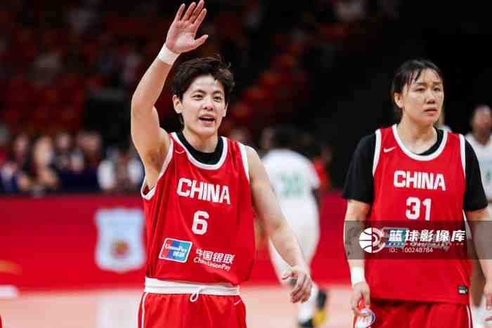 能攻能守!杨舒予半场6中5&三分2中2 砍下12分2板6助2断