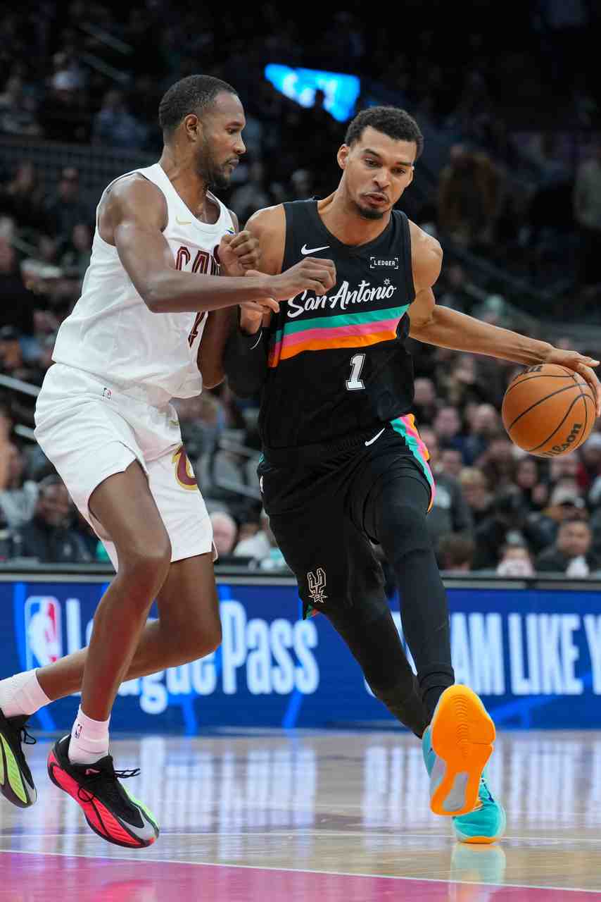 队记：有文班在莫布里无法再次当选DPOY 但这不会弱化后者的防守