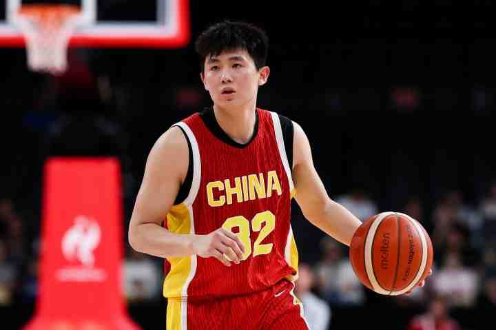 又帅又能打!李悦洲小组赛场均12.7分3.7板3助 命中率高达60.9%