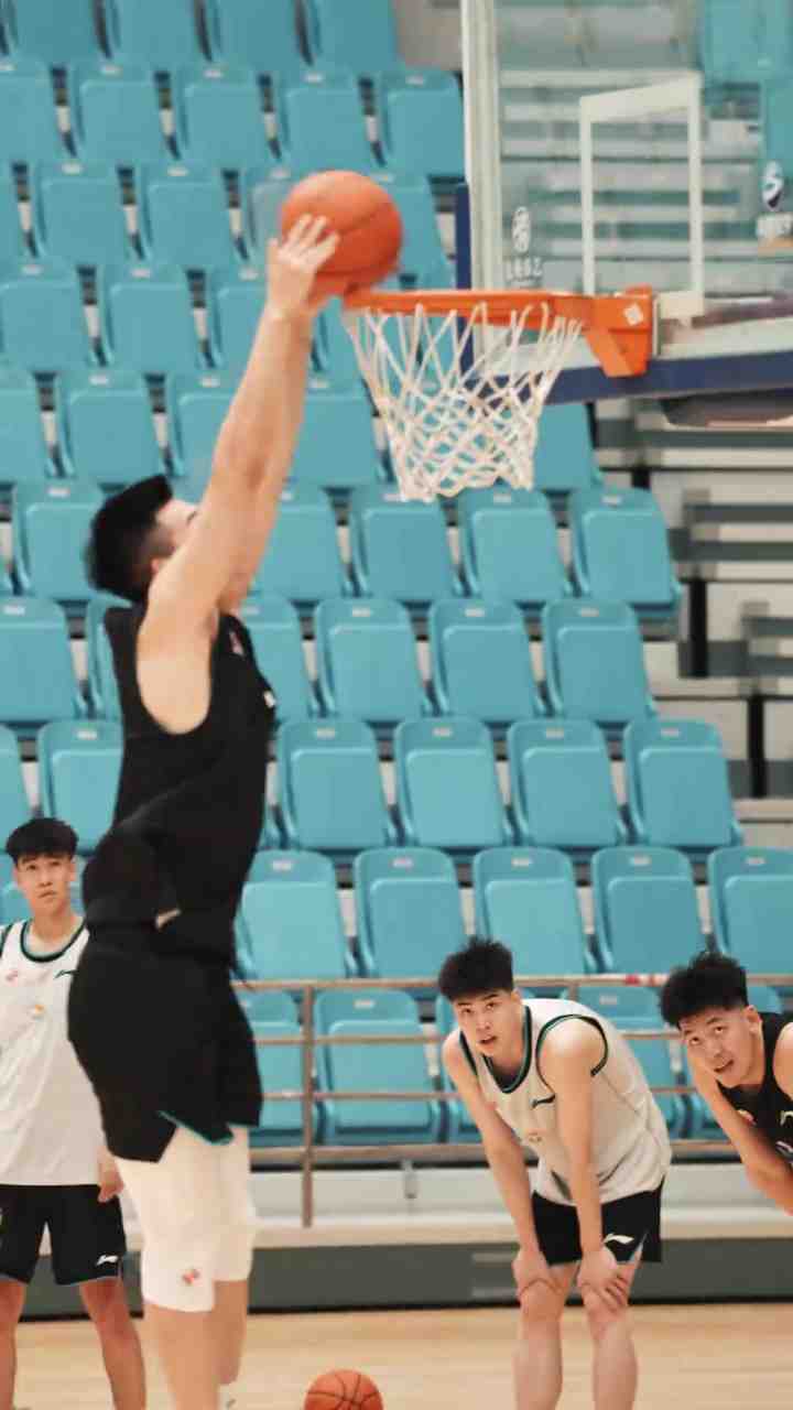 辽宁男篮抵达葫芦岛 备战训练ing 明晚对抗赛对战北控男篮