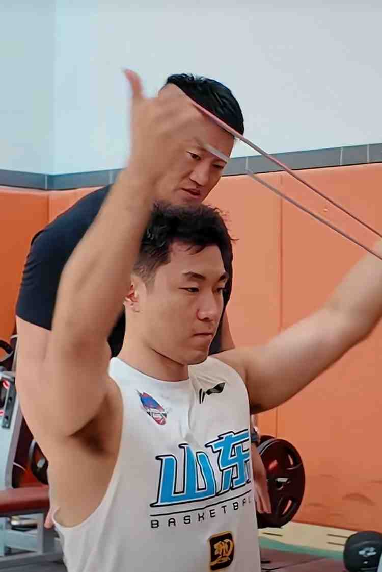 鲁媒:高诗岩已归队训练 大外援法耶也已到队开启合练 
