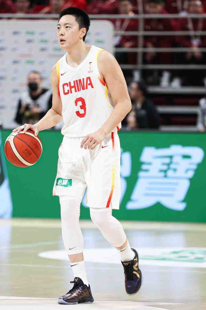 胡明轩:球队今天发挥不错 小组赛最后一场还是要保持我们的特点
