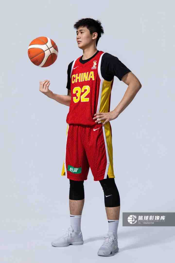 媒体人:这个夏天李悦洲的进步很明显 三分&突破都比之前有提升