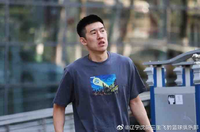 辽宁本钢队将士一行前往葫芦岛 备战明晚与北京控股队的对抗赛