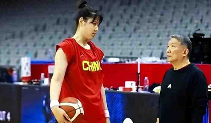 女篮被淘汰1天后!宫鲁鸣最担心一幕发生了:李月汝也玩抱团了?