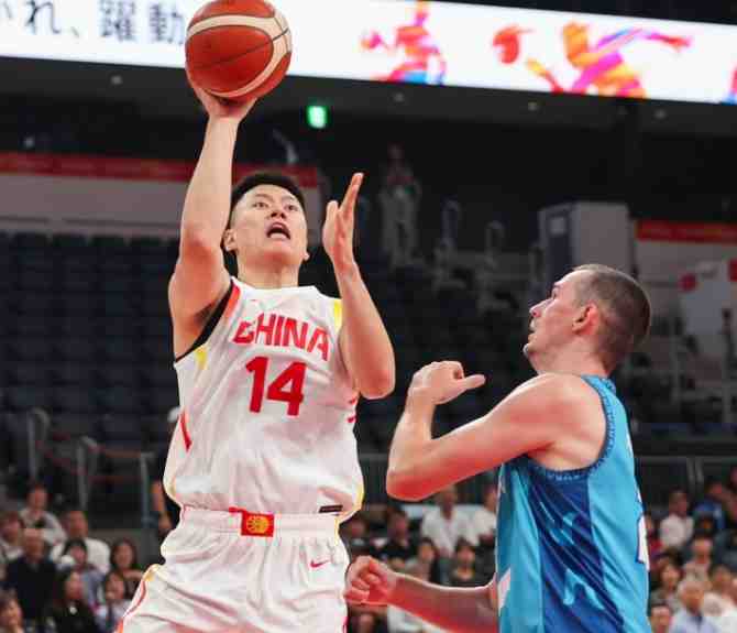 前7中7!李弘权16+9全场第二高分+最多篮板 让胡金秋10分钟下班