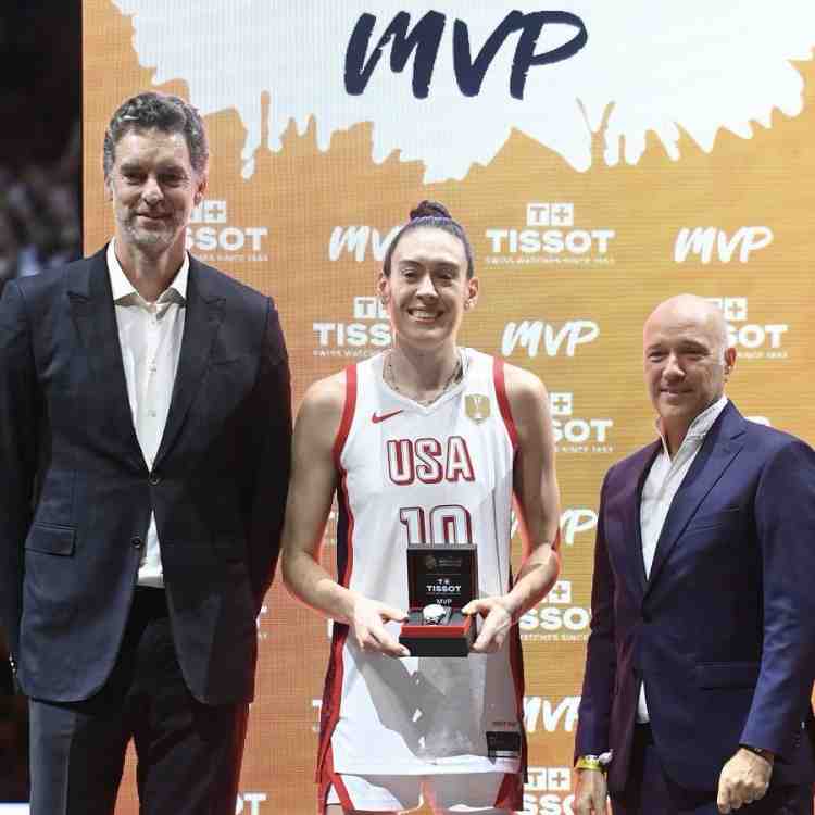 为其颁奖!大加索尔祝贺斯图尔特荣获女篮世界杯MVP:实至名归