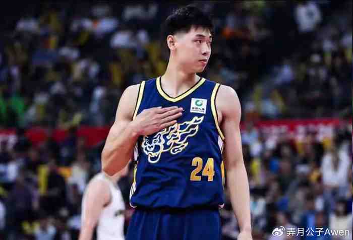 18分钟砍12+3！抢篮板拼到后脑勺着地，他才是中国男篮的锋线正解