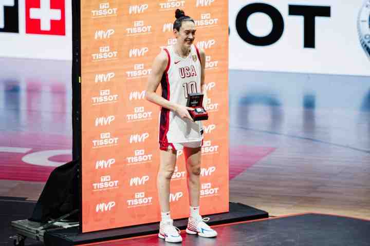 斯图尔特国家队荣誉:4次世界杯金牌&3次奥运金牌&两次世界杯MVP