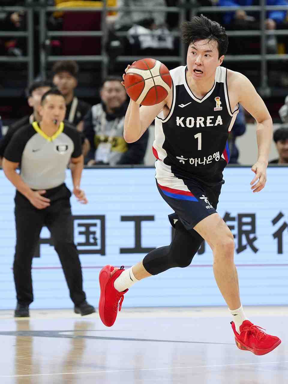 记者：不出意外中韩会是小组赛前两名 这是会师决赛的潜在剧本