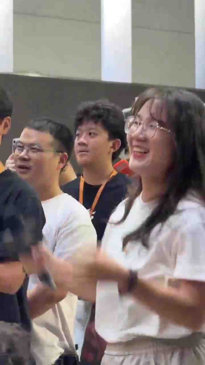 库里:最近在学吉他 或许明年再来中国时可以为大家弹奏一曲
