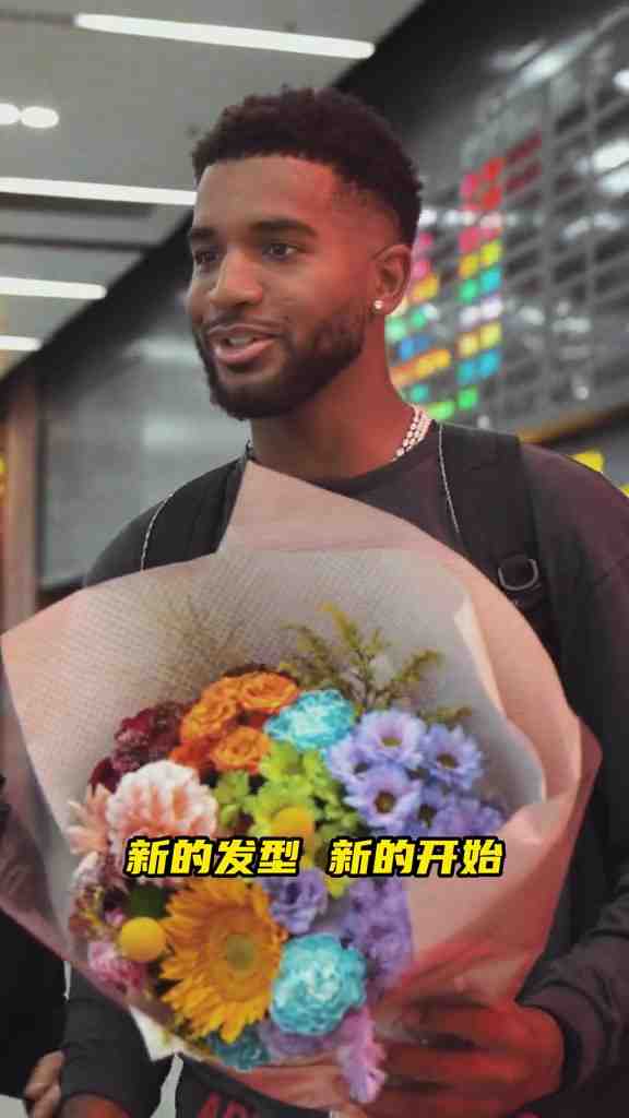 克里斯今日正式与球队集合 欢迎他加入辽宁男篮大家庭！