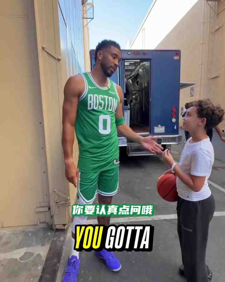反客为主!Duece采访老爸塔图姆 结果一上来塔图姆连续反问儿子