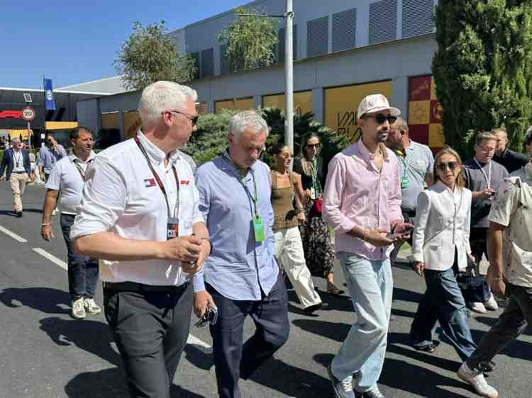 记者：穆里尼奥现身F1西班牙大奖赛，此前曾放话本轮没赢就不会来