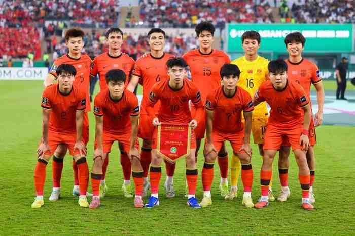 2-0!一场热身赛暴露国足首发+战术,安东尼奥太务实,亚运会出线或稳了