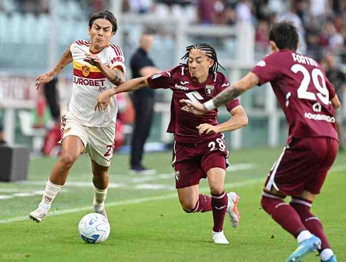 随着罗马2-0、科莫2-1，意甲最新积分榜出炉：榜首易主